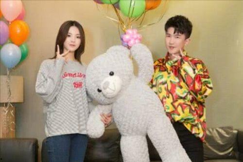 娱乐圈的吃瓜日常,揭秘明星们的“吃瓜”日常  第1张